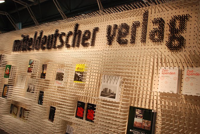 Креативный выставочный стенд из 15 000 карандашей Креативный выставочный стенд из 15 000 карандашей